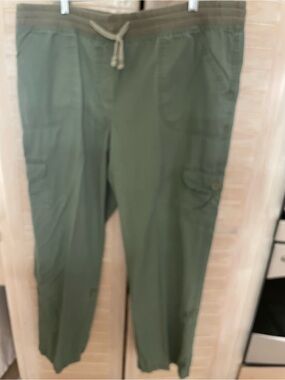 Only Necessities women’s Olive Utility convertible Cargo Pants to crops 16w